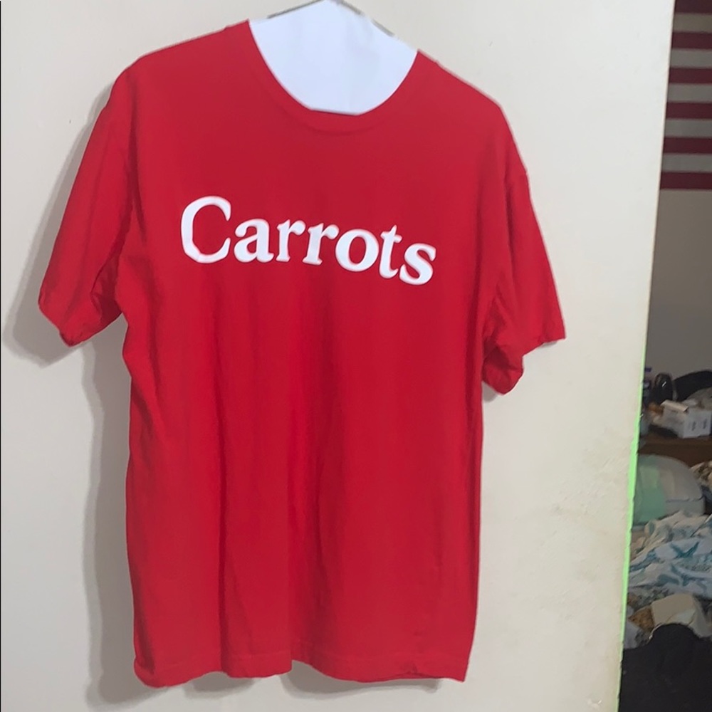 Med. Red CARROTS 🥕 T Shirt